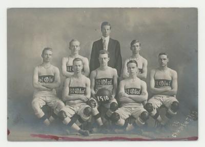 St. Olaf College men's basketball team postcard