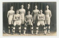 St. Olaf College men's basketball teams postcard #1