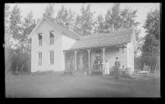 Midboe family on porch (29)