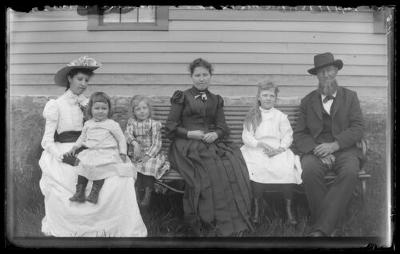 Nikols Midboe and company (286)