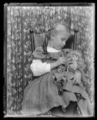 Valborg feeding doll (655)