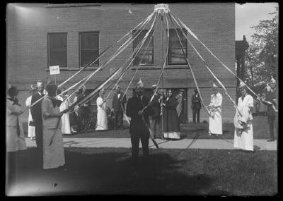 Alumni procession, class of 1910, Solberg (1374)