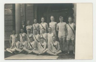 St. Olaf College men's track and field team posing postcard