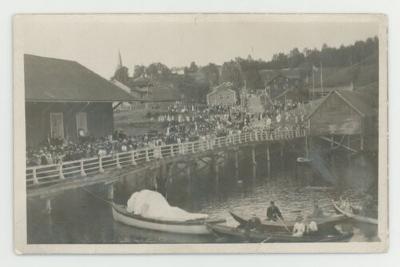 Lillehammer crowd welcoming the St. Olaf College choir postcard