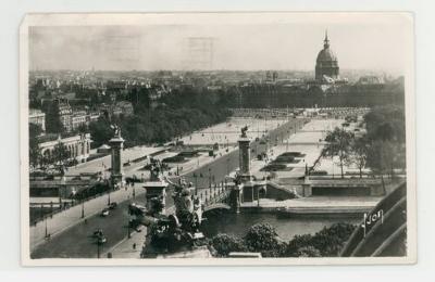 Pont Alexandre III et Esplanade des Invalides postcard