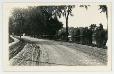 Lake Boulevard, Albert Lea, Minnesota postcard